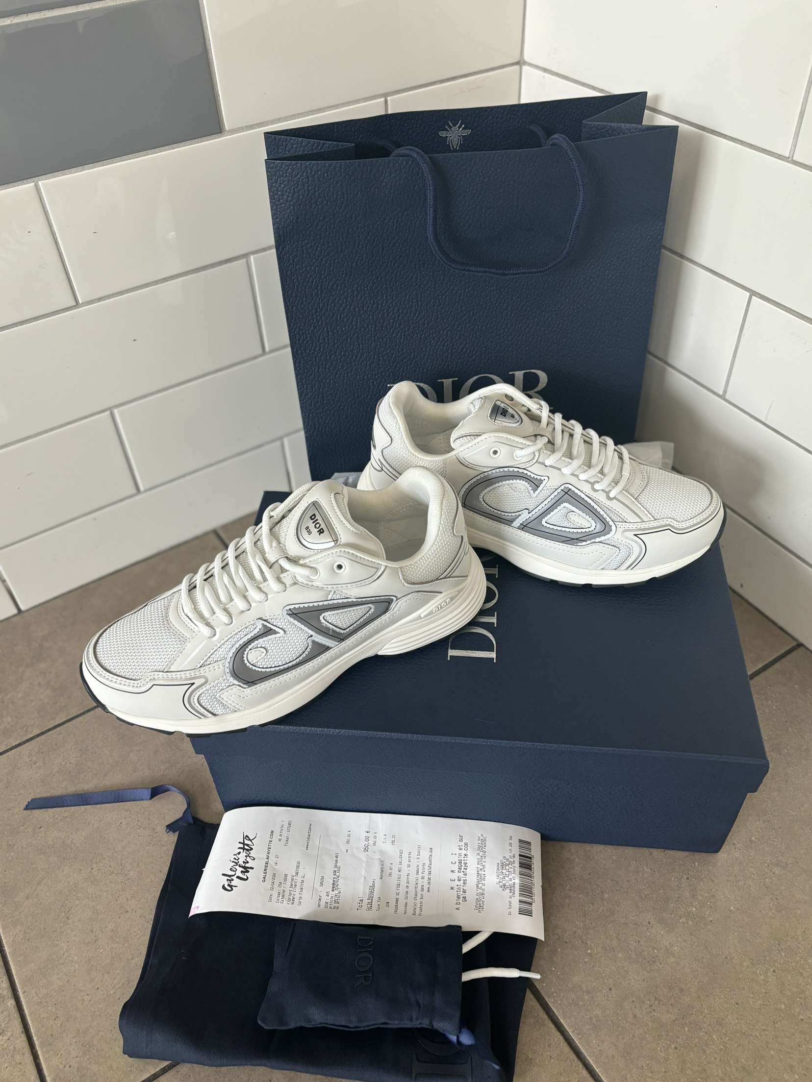 B30 V3 SNEAKERS VERY SMOOTH WHITE REFLECTIVE VERSION CORRECT REACTION PRE ORDER INVOICE COMPLETE PACKAGING PUSHED MODEL