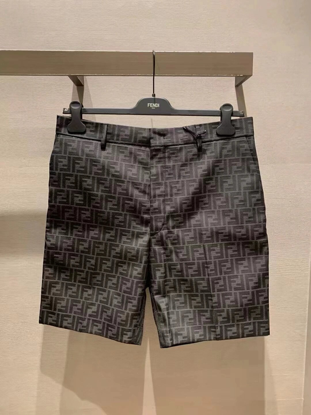 Schwarze Bermudashorts FF