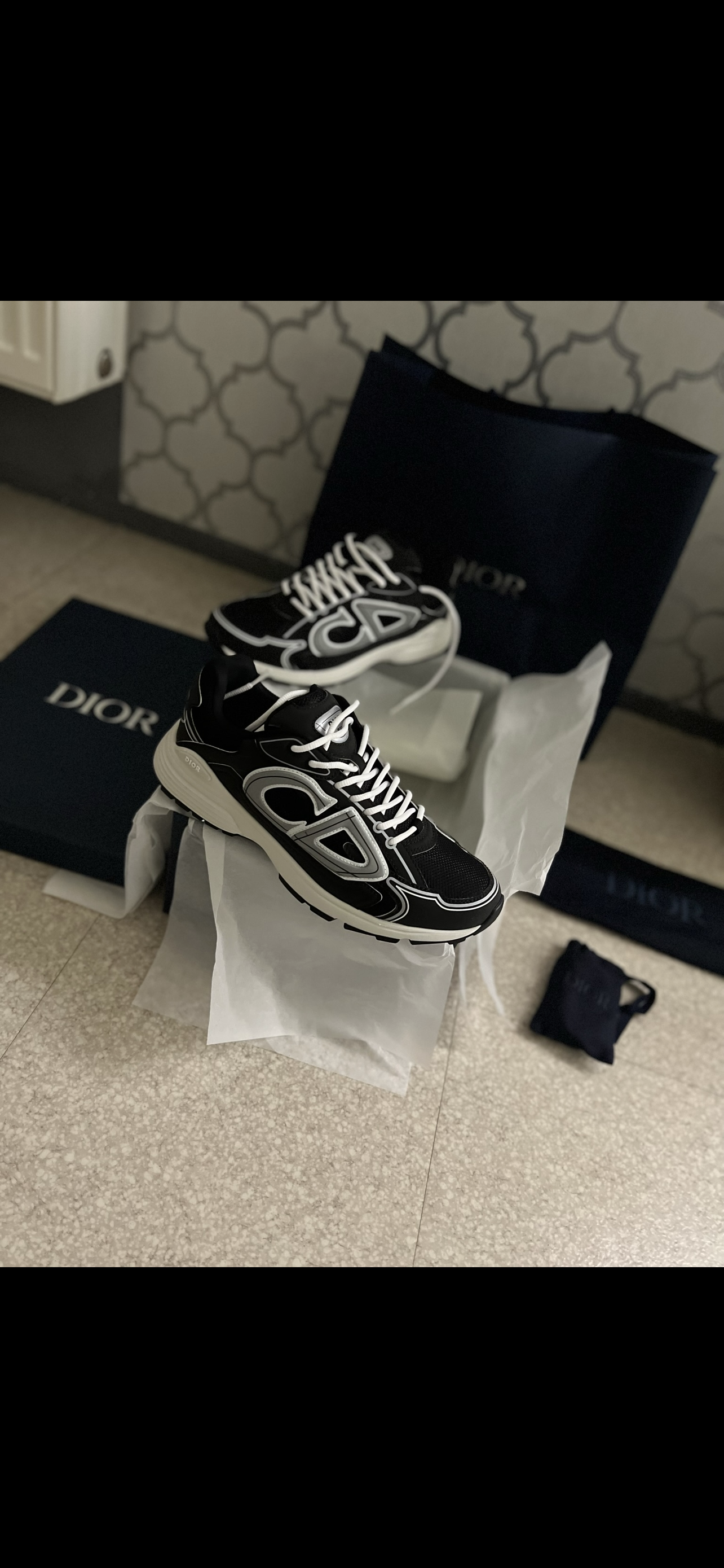 SNEAKERS B30 V3 VERSION BIEN LISSE BLACK GREY RÉFLECTIVE RÉACTION CORRECTES  FACTURE PACKAGING COMPLET