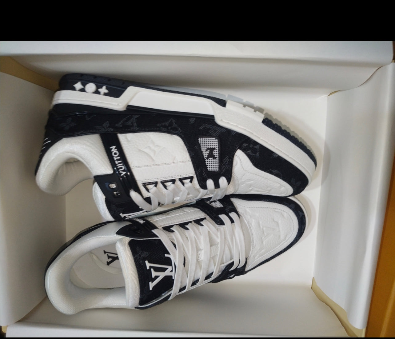 Sneakers Lv Trainers black And white   facture 10/10 quality