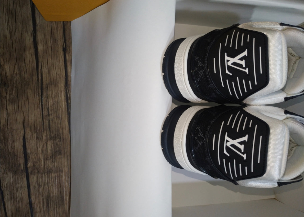 Sneakers Lv Trainers black And white   facture 10/10 quality