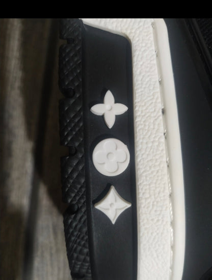 Sneakers Lv Trainers black And white   facture 10/10 quality