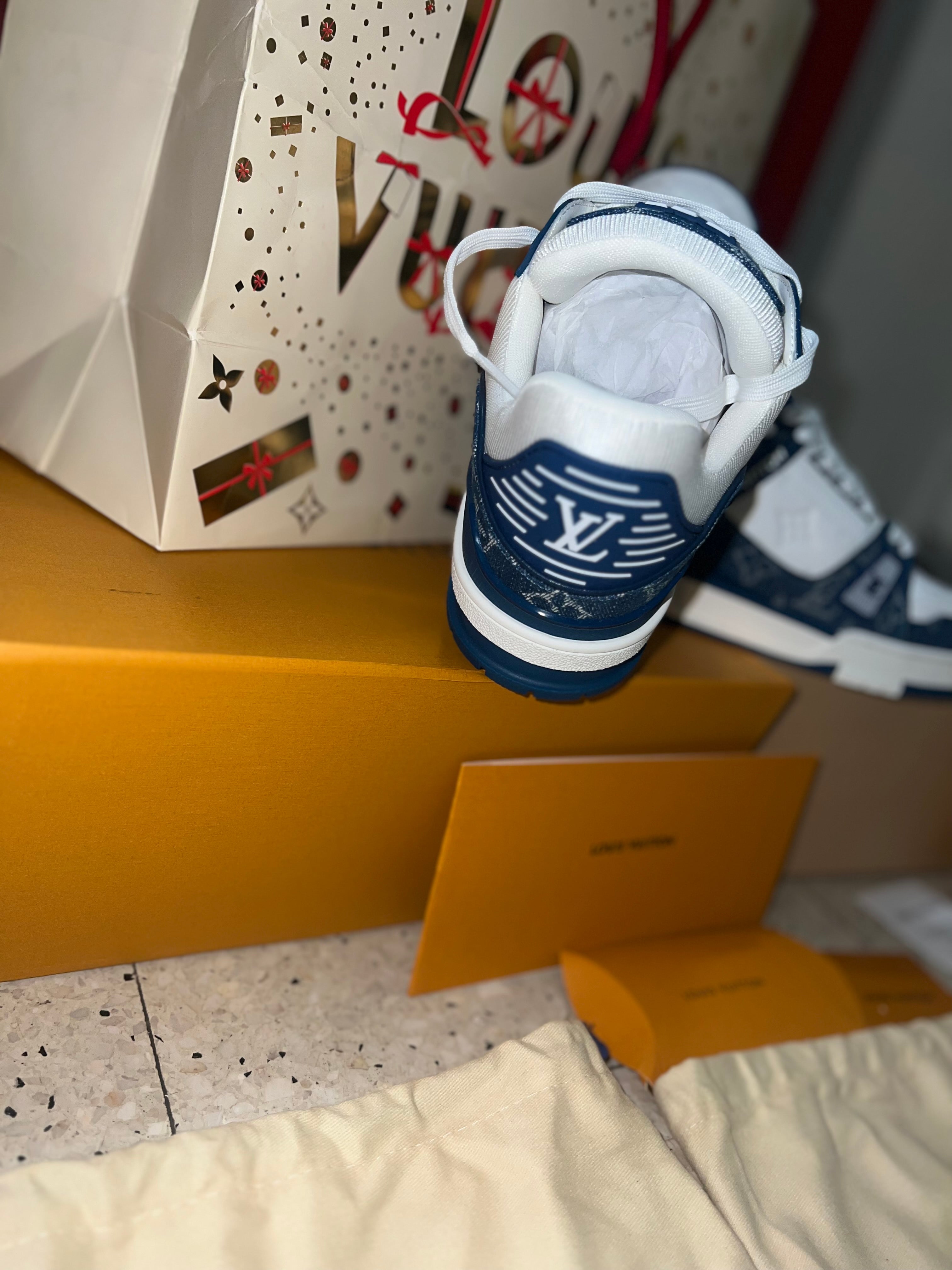 Lv trainers blue jean qualité 10/10 facture