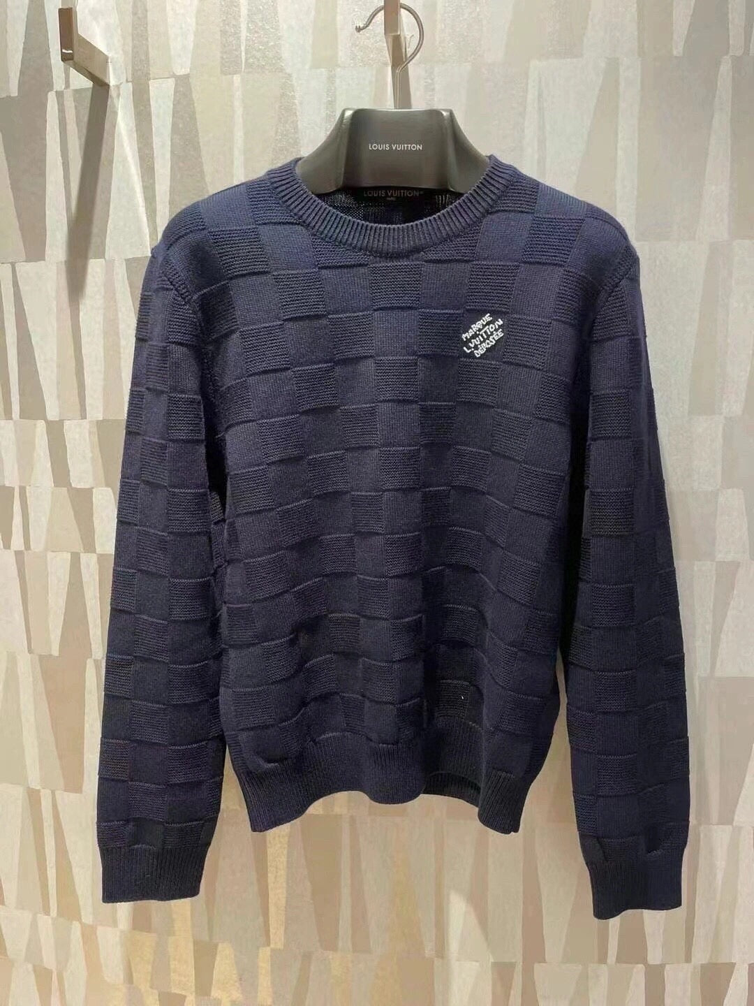 Lv sweatshirt