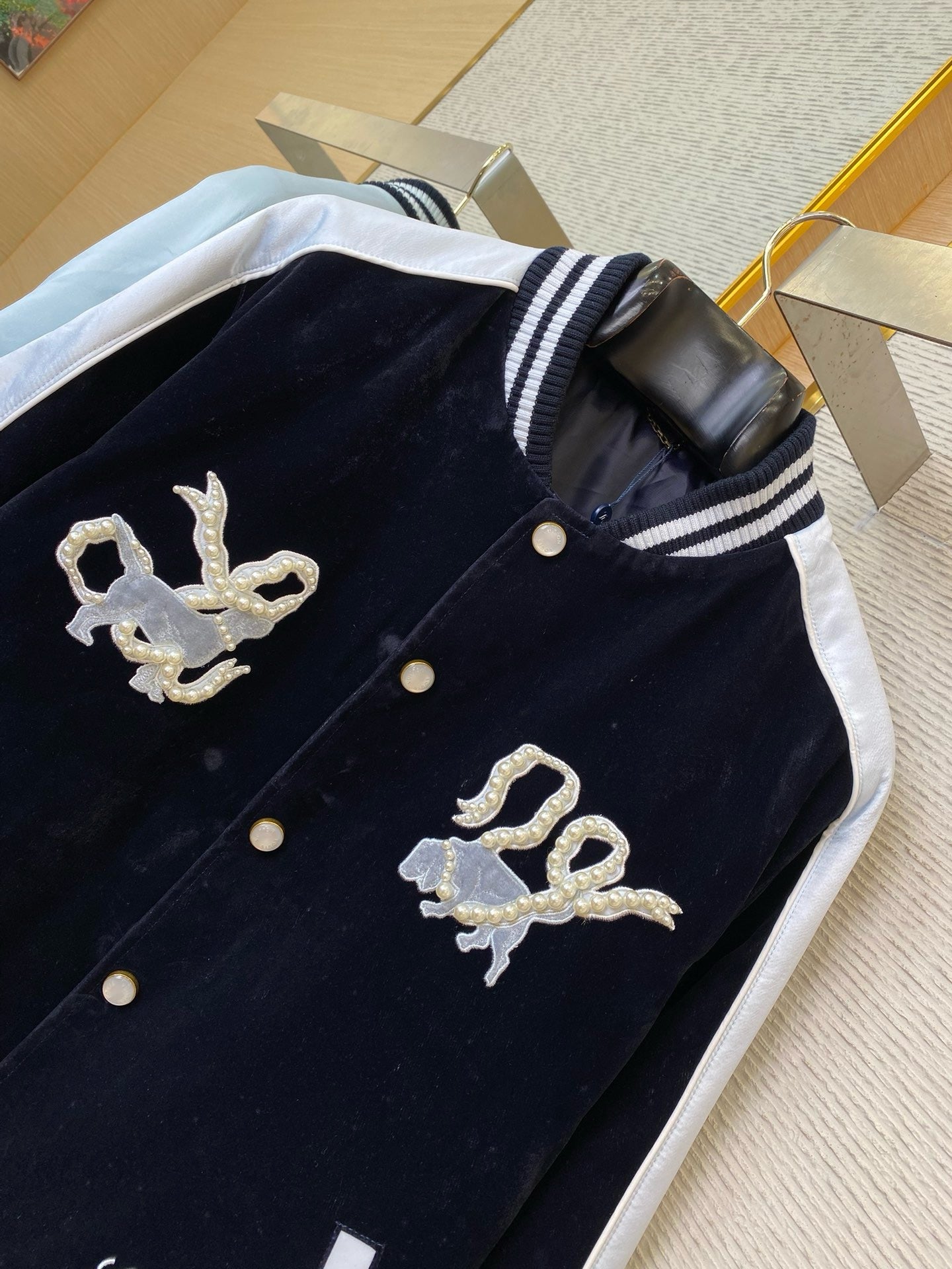 Blouson souvenir en velours couleur denim lv