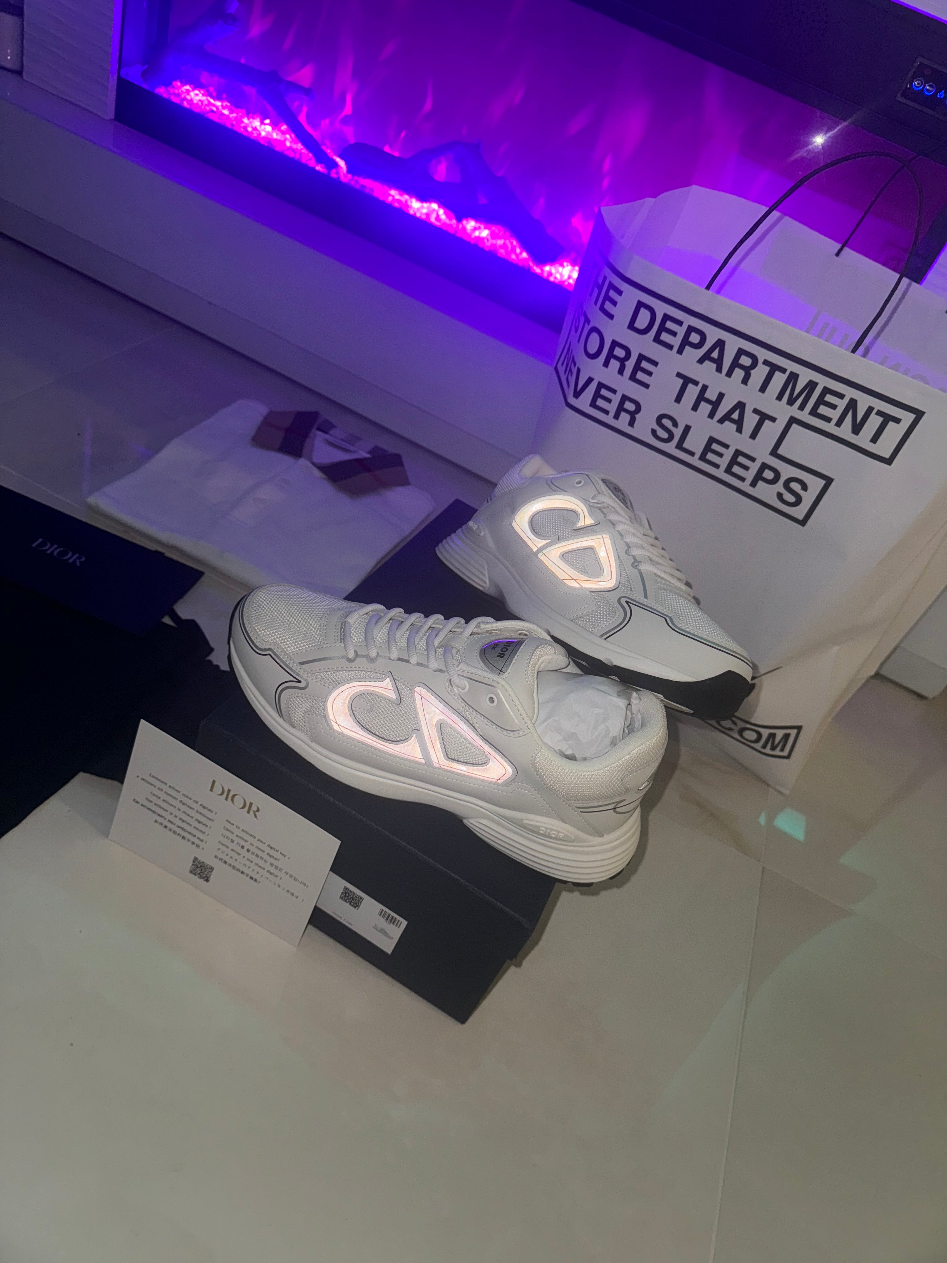 SNEAKERS B30 V3S 2025 💡 VERSION BIEN LISSE WHITE RÉFLECTIVE RÉACTION CORRECTES  FACTURE PACKAGING COMPLET MODÈLE POUSSÉ