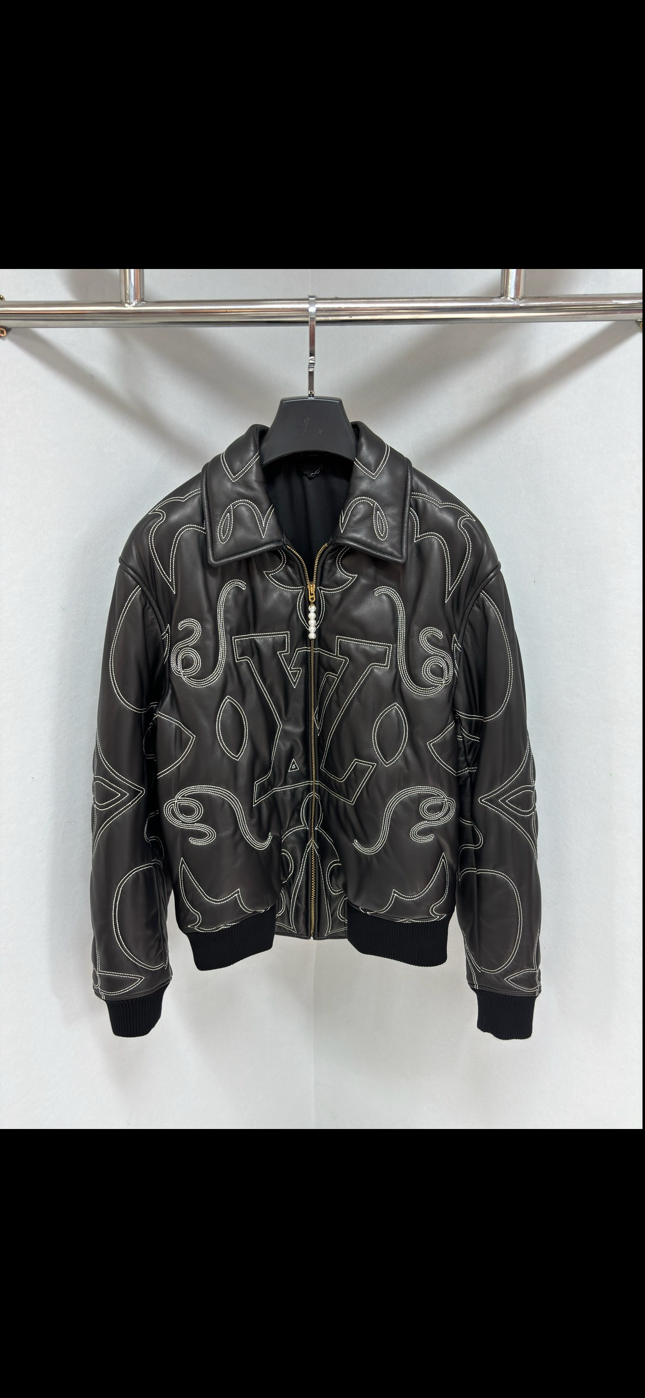 Bomber brodé en cuir Lv