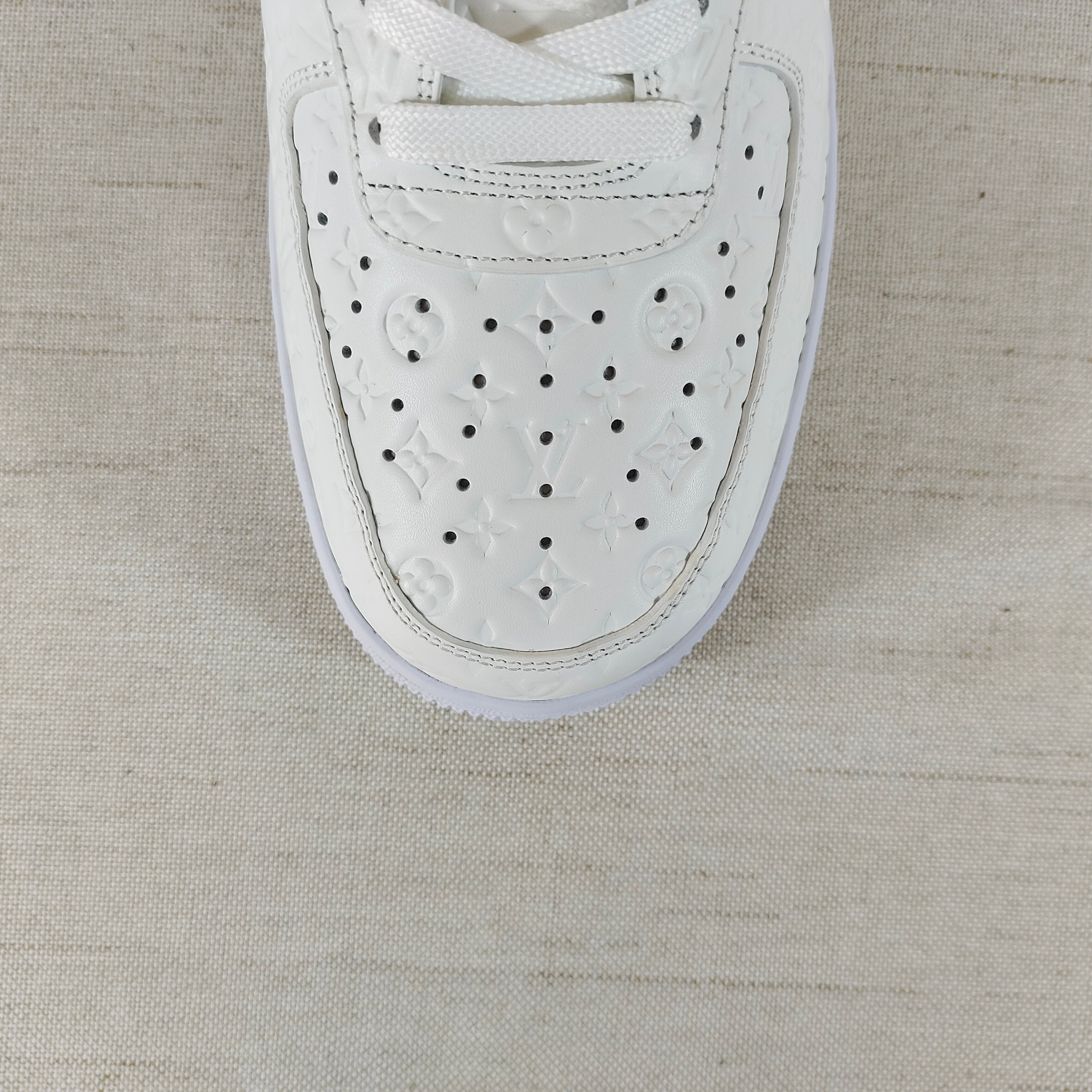 Af1 x Lv Full white Category A