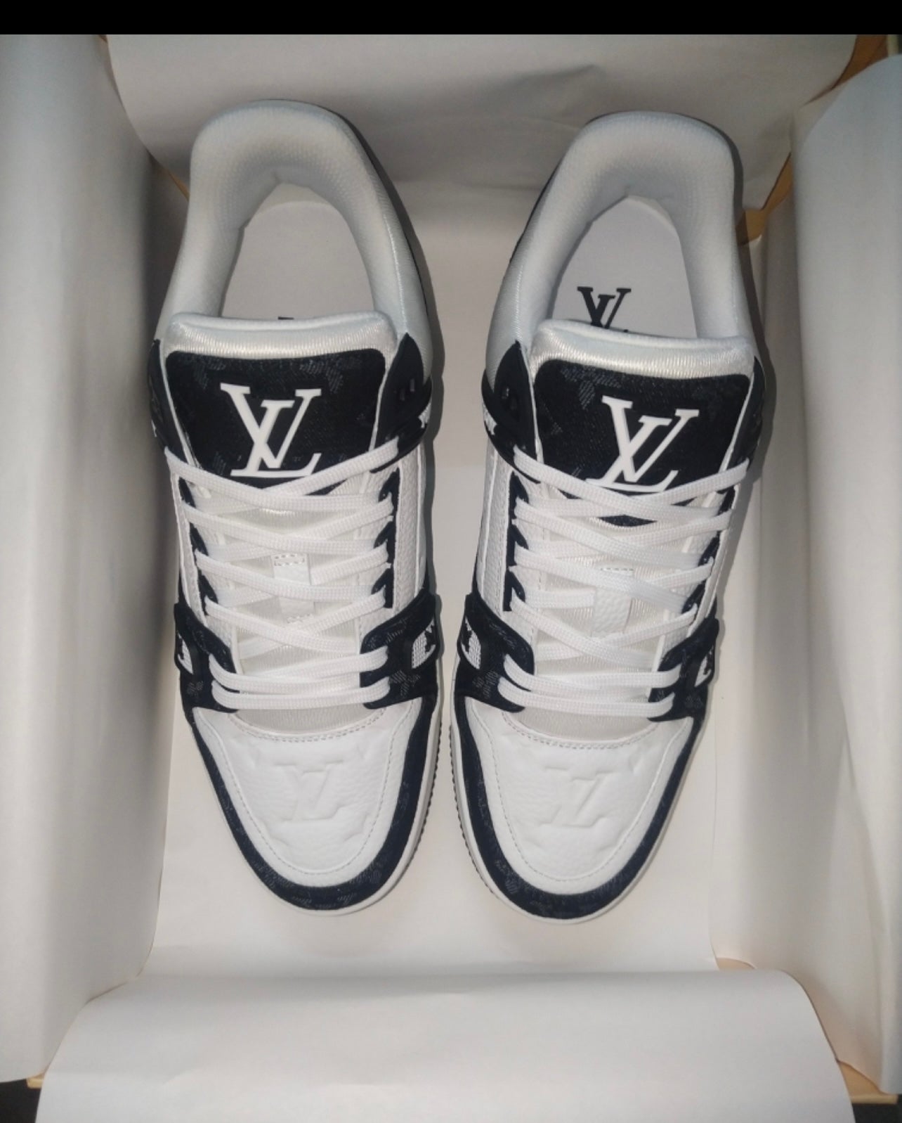 Sneakers Lv Trainers black And white   facture 10/10 quality