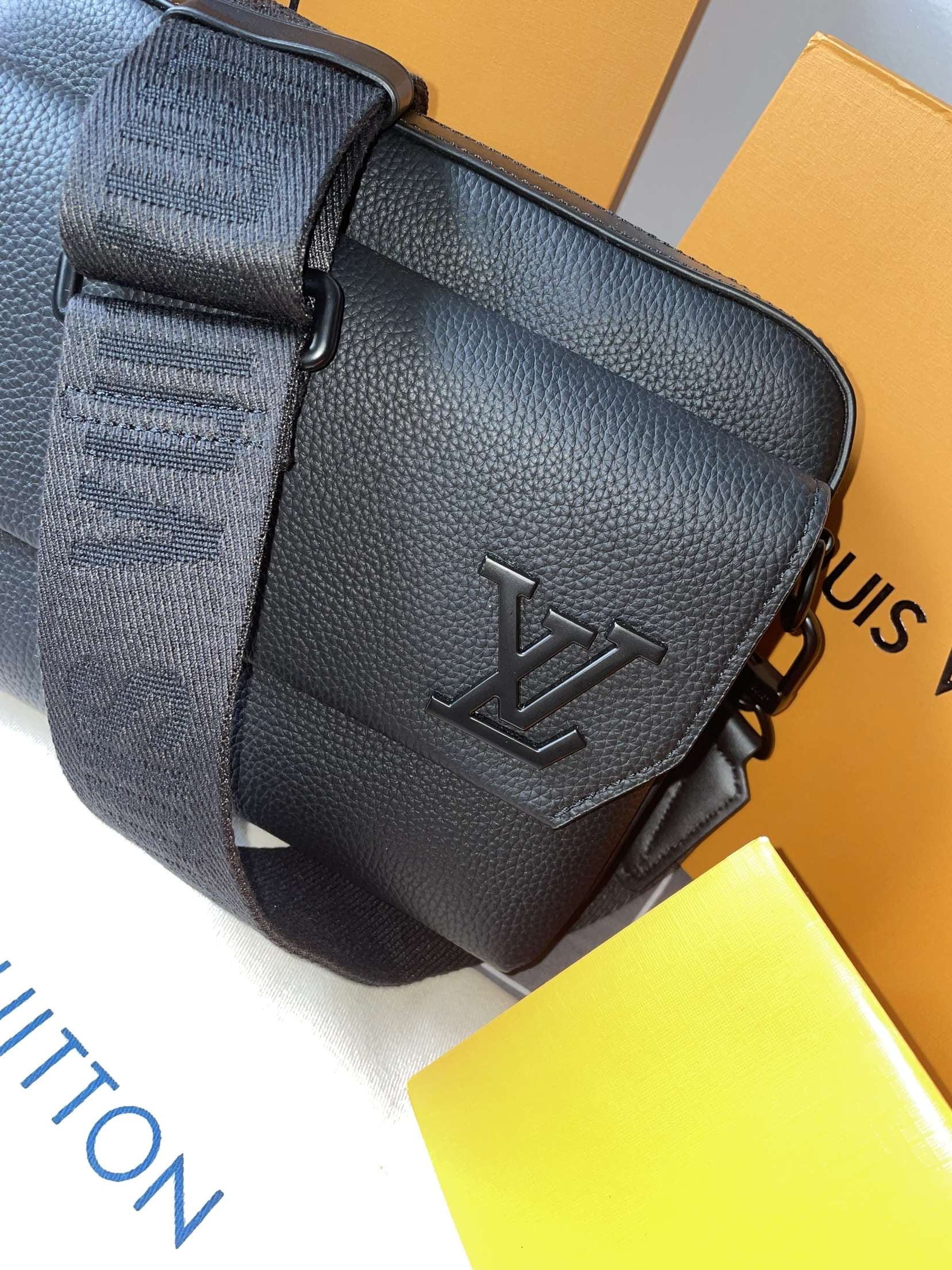 Lv fastline messenger bag 2024 invoice