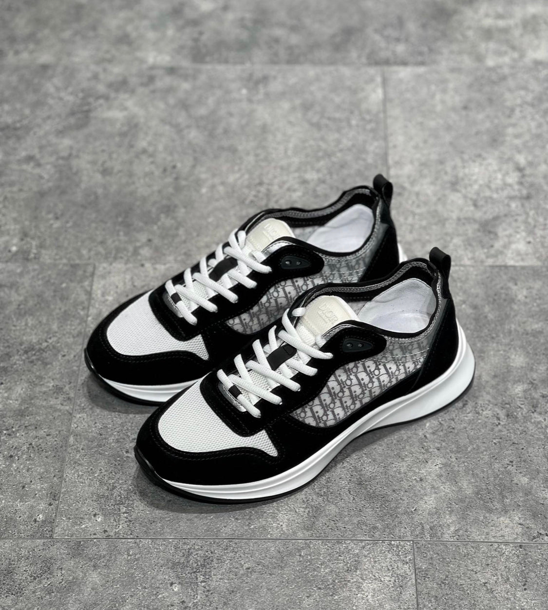 Sneakers B25 black white invoice