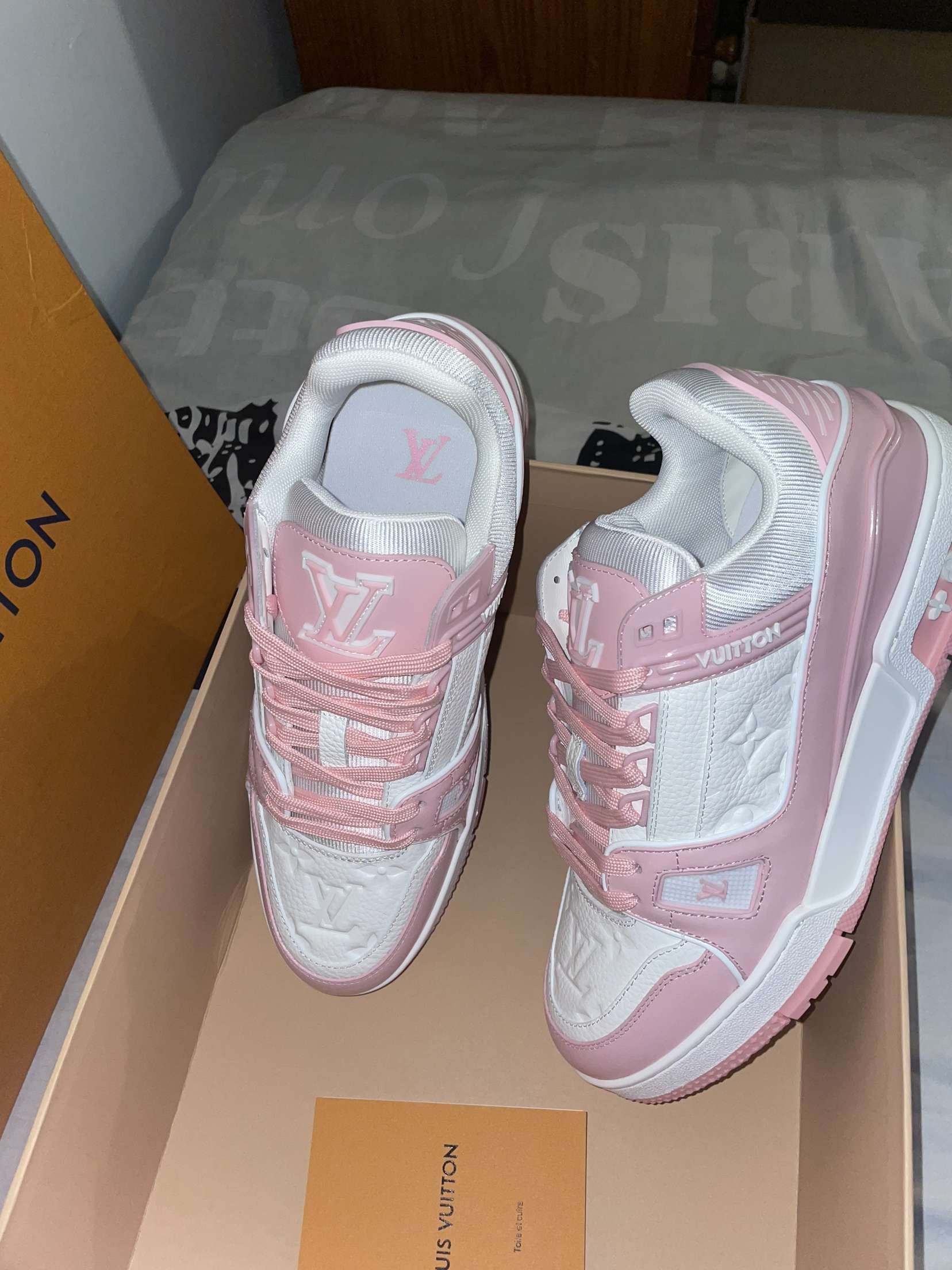 Lv Trainers rosa Rechnung